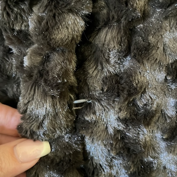 DENNIS BY DENNIS BASSO BROWN CURLY FAUX FUR LONG SLEEVE COAT - Picture 5 of 11